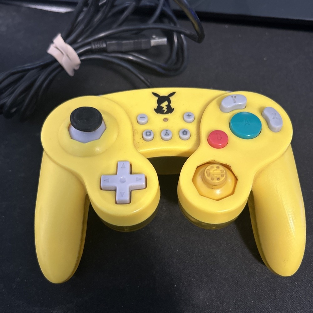 Hori Battle Pad Controller Unisex OS Yellow Pikachu Gamecube Style NSW-109U
